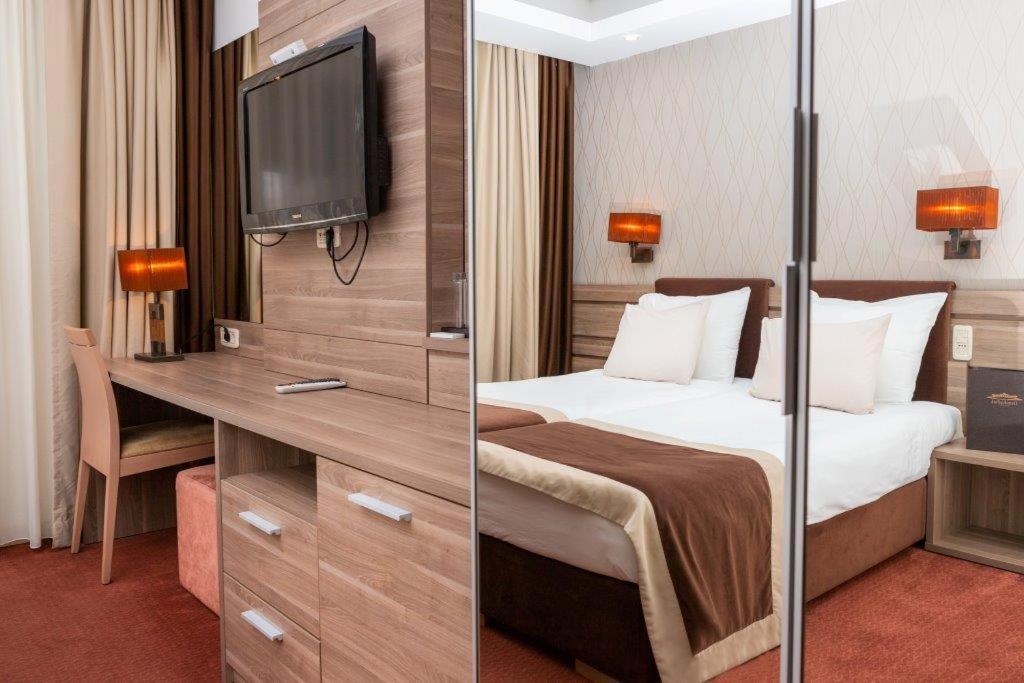 Hotel Danubia Park Veliko Gradiste Luaran gambar