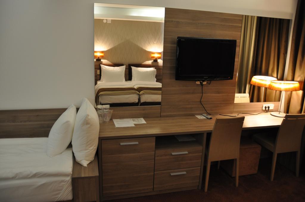 Hotel Danubia Park Veliko Gradiste Bilik gambar
