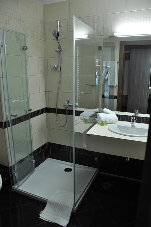Hotel Danubia Park Veliko Gradiste Bilik gambar