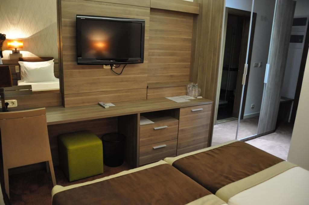 Hotel Danubia Park Veliko Gradiste Bilik gambar