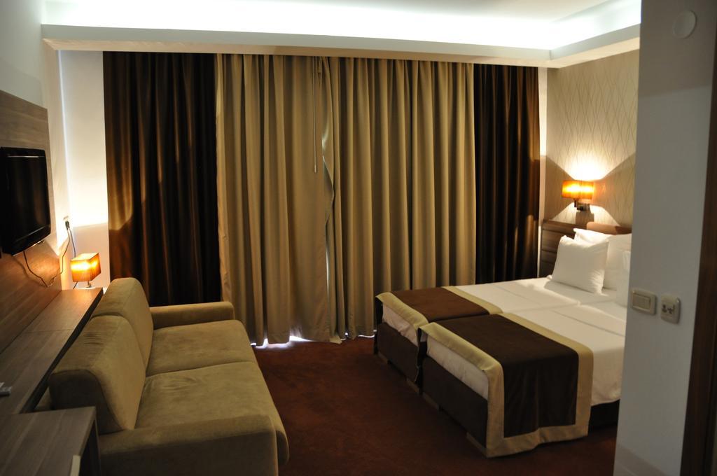 Hotel Danubia Park Veliko Gradiste Bilik gambar
