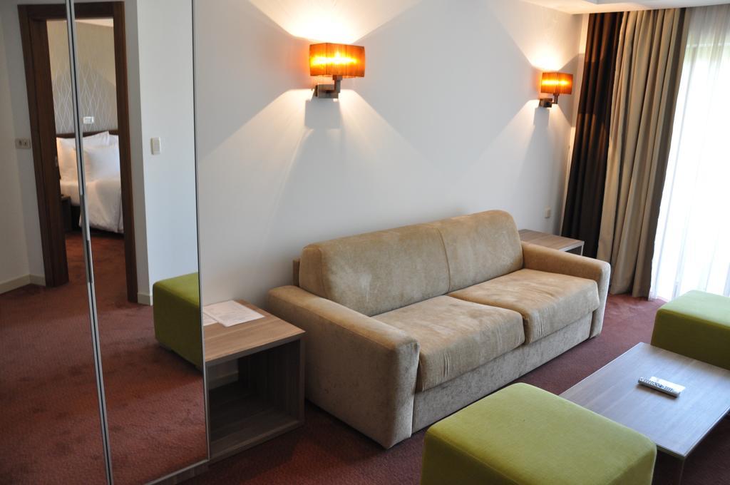 Hotel Danubia Park Veliko Gradiste Bilik gambar