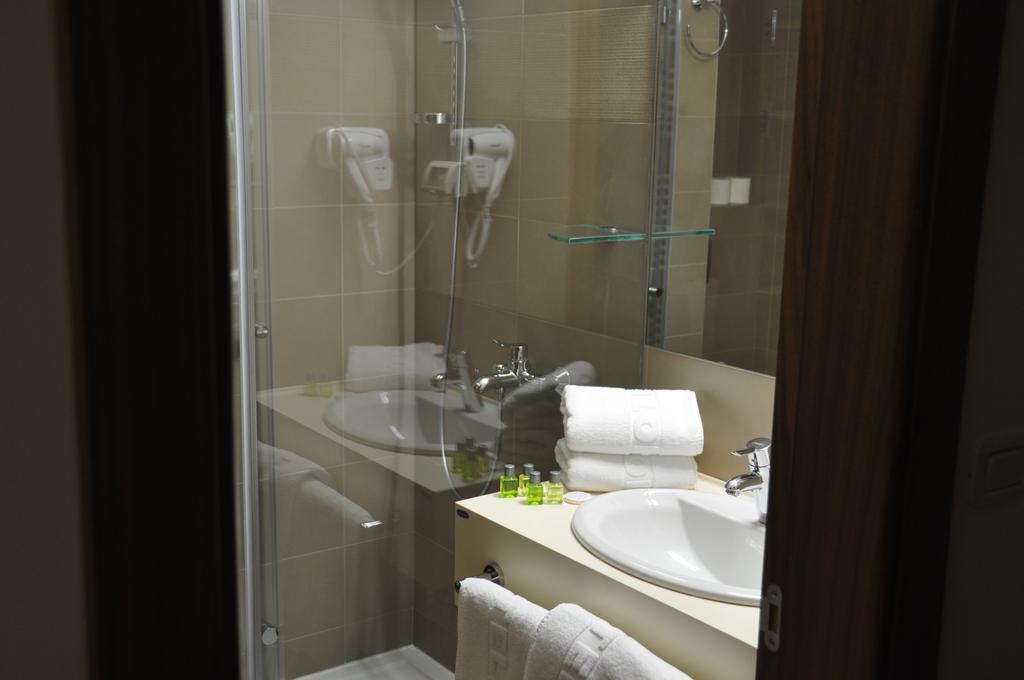 Hotel Danubia Park Veliko Gradiste Bilik gambar