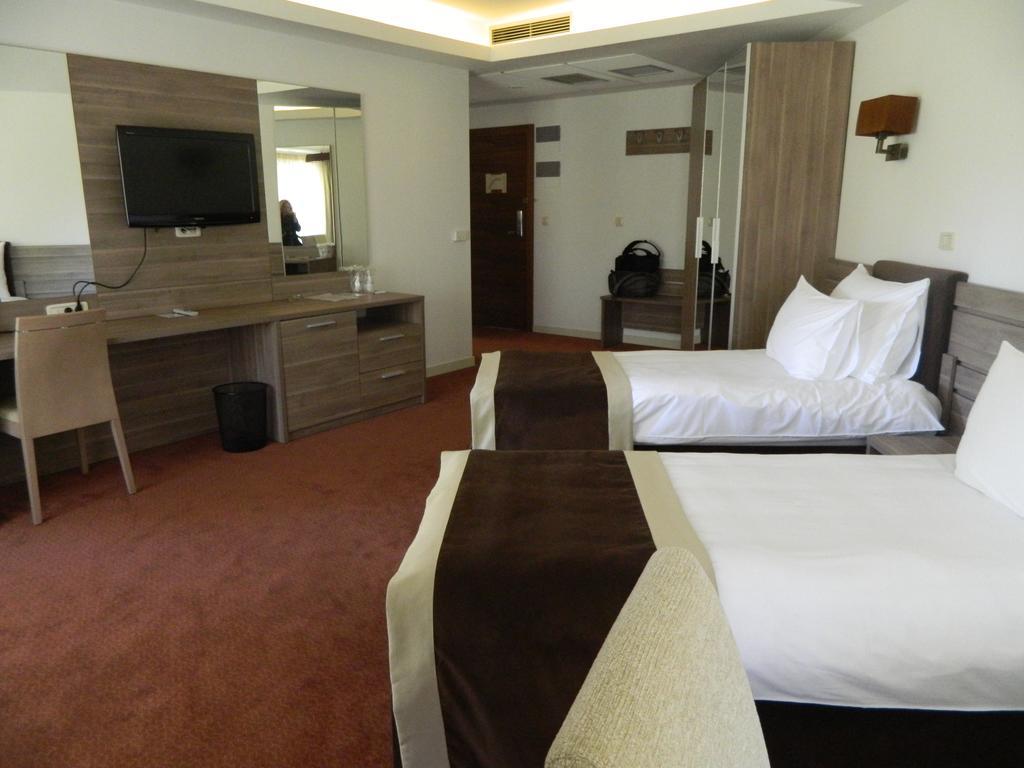 Hotel Danubia Park Veliko Gradiste Bilik gambar